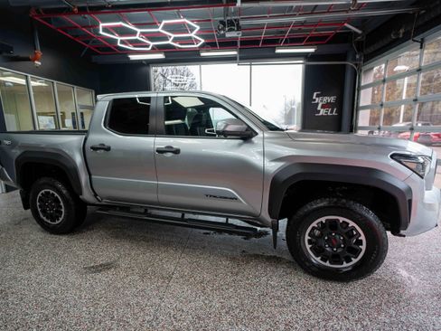 Certified 2025 Toyota Tacoma TRD Off-Road w/ TRD Off Road Premium Package image 5