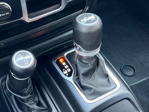 Used 2019 Jeep Wrangler Sport image 22