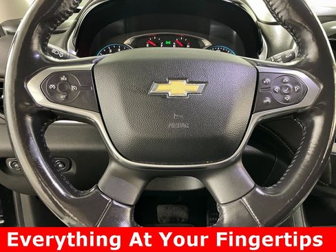 Certified 2018 Chevrolet Traverse LT image 3