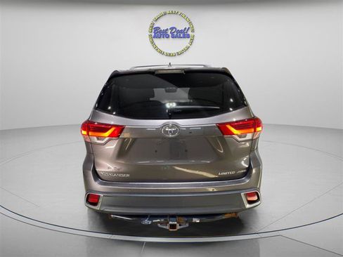 Used 2019 Toyota Highlander Limited Platinum image 3