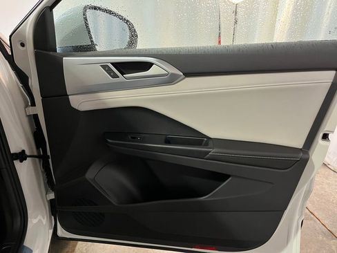 New 2026 Volkswagen Taos SE AWD/4WD image 11
