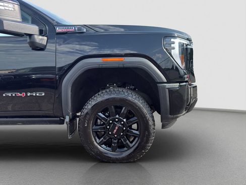 Used 2025 GMC Sierra 2500 AT4 w/ AT4 Premium Plus Package AWD/4WD image 21