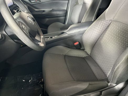 Used 2020 Toyota C-HR LE FWD image 21