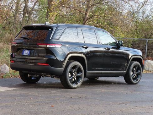 New 2025 Jeep Grand Cherokee Limited w/ Luxury Tech Group II image 3