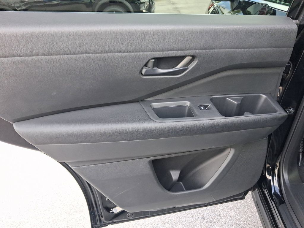 Certified 2024 Nissan Pathfinder SV FWD image 11