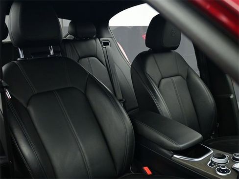 Used 2022 Alfa Romeo Stelvio Ti image 37
