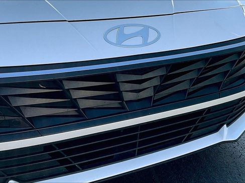 Used 2024 Hyundai Elantra SEL FWD image 33