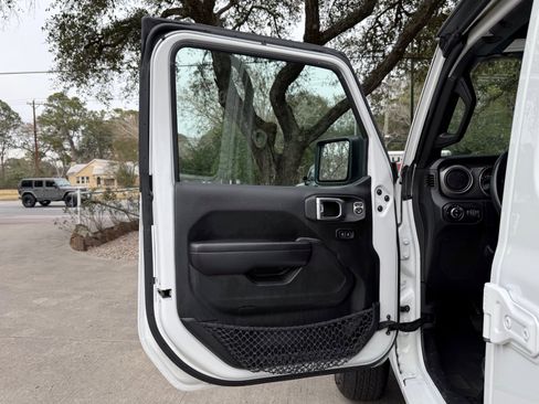 Used 2021 Jeep Gladiator Sport image 17