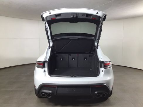 Certified 2026 Porsche Macan AWD/4WD image 15
