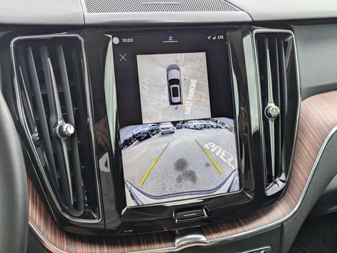 Certified 2024 Volvo XC60 B5 Plus w/ Protection Package Premier AWD/4WD image 27