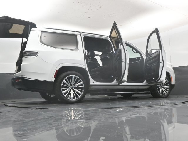 Used 2023 Jeep Grand Wagoneer Series III AWD/4WD image 64