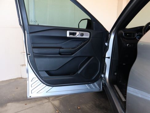 Certified 2020 Ford Explorer Limited w/ Class III Trailer Tow Package RWD image 32