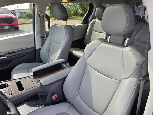 Certified 2024 Toyota Sienna XLE image 22