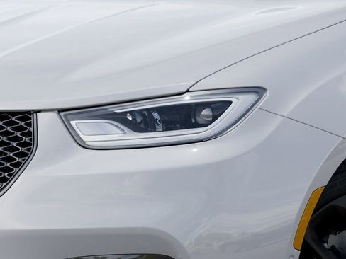 New 2026 Chrysler Pacifica Limited FWD image 10