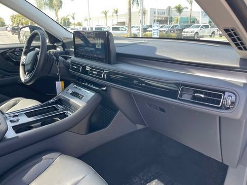 New 2026 Lincoln Aviator AWD image 30