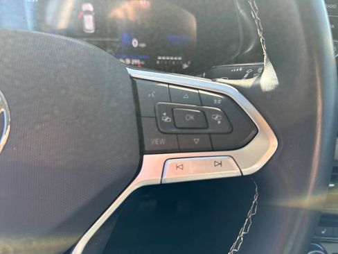 Used 2024 Volkswagen Taos SE image 18