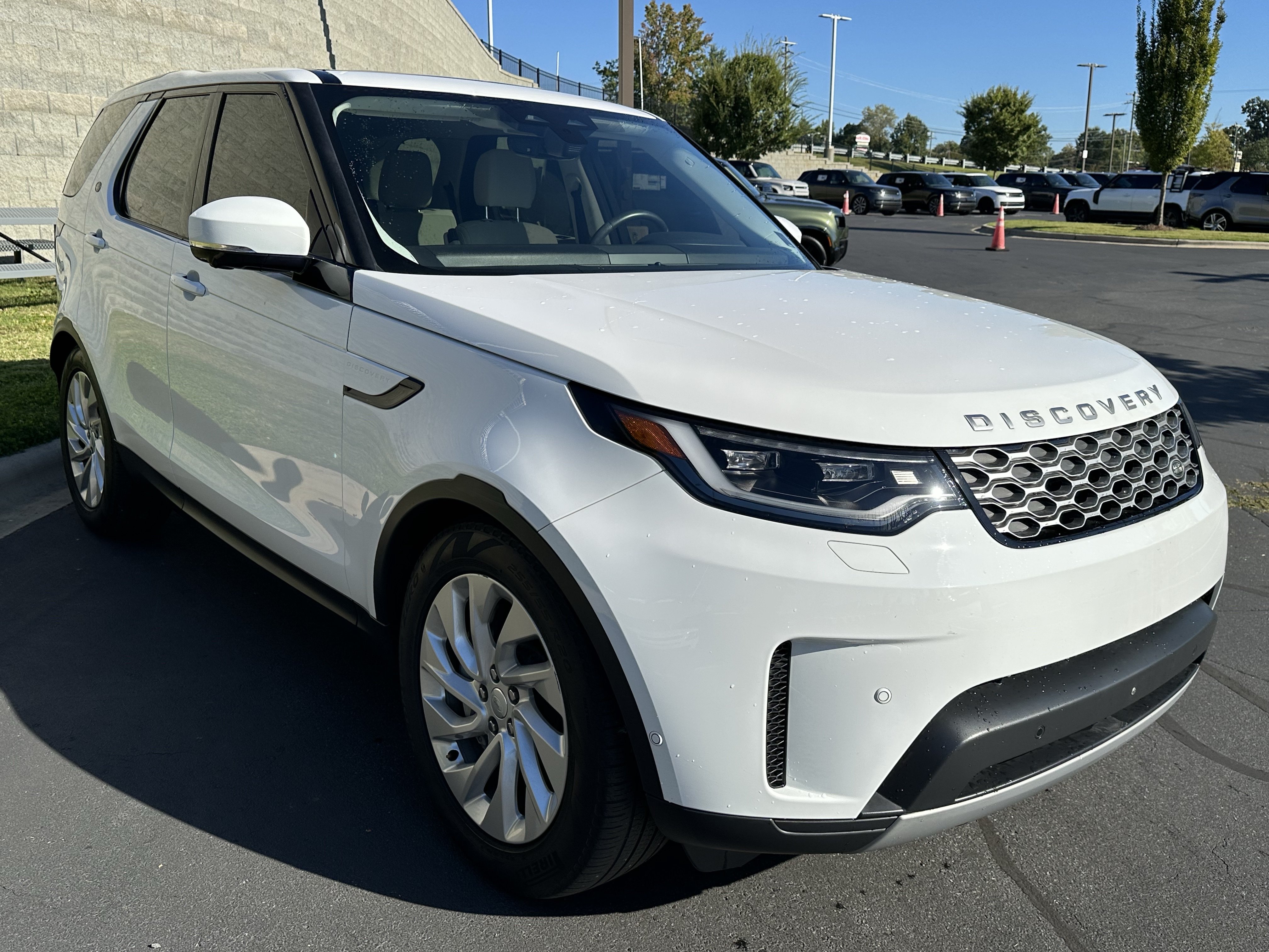 Certified 2023 Land Rover Discovery S AWD/4WD image 9