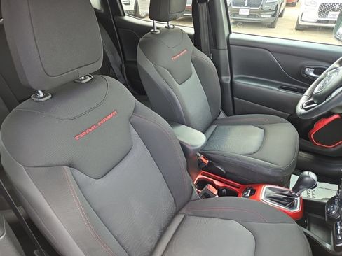 Used 2022 Jeep Renegade Trailhawk AWD/4WD image 35