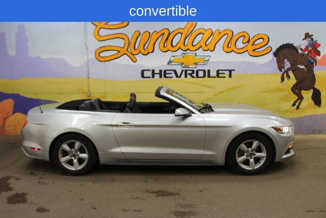 Used 2016 Ford Mustang Convertible RWD image 1