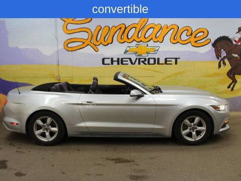 Used 2016 Ford Mustang Convertible RWD image 1
