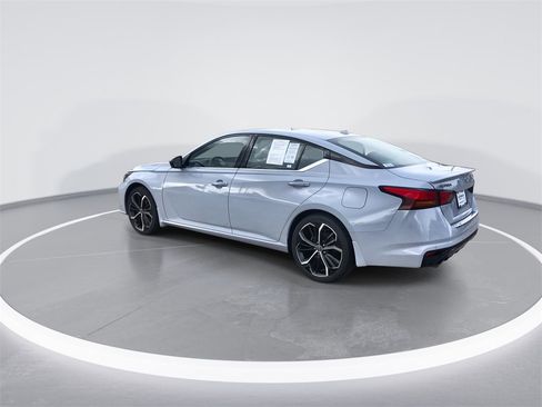 Used 2023 Nissan Altima 2.5 SR w/ SR Premium Package image 6