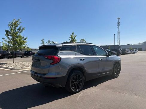 Used 2020 GMC Terrain SLE w/ Driver Convenience Package FWD image 5
