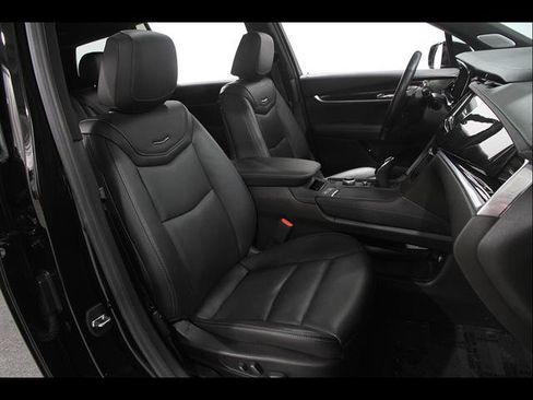 Used 2023 Cadillac XT6 Premium Luxury w/ Technology Package AWD/4WD image 19
