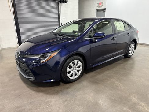 Used 2023 Toyota Corolla LE image 6