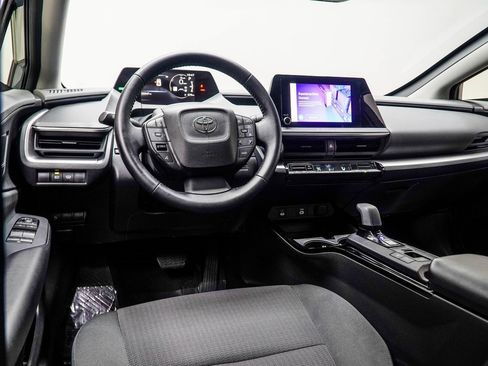 Used 2025 Toyota Prius LE image 5