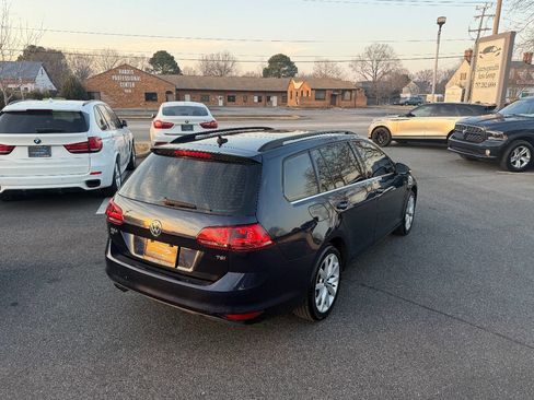 Used 2017 Volkswagen Golf SE image 20