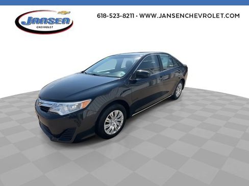 Used 2014 Toyota Camry LE image 4