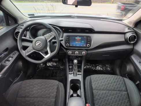 Used 2023 Nissan Kicks SV image 9