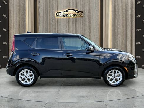Used 2022 Kia Soul LX w/ Technology Package image 8