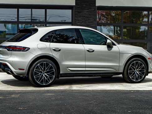 Used 2025 Porsche Macan AWD/4WD image 9