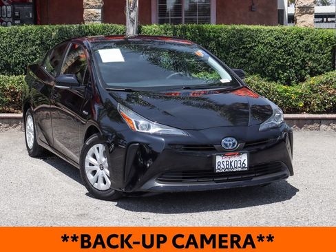 Used 2020 Toyota Prius LE FWD image 2