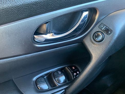 Used 2015 Nissan Rogue S image 20