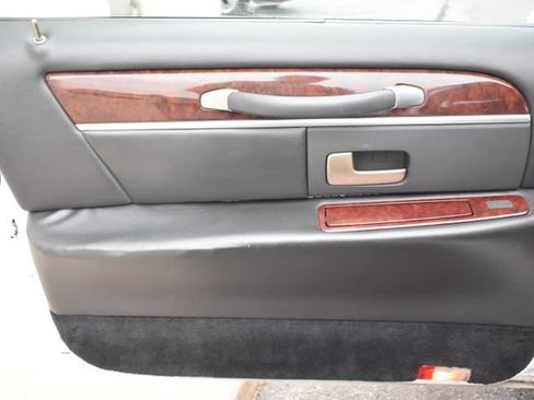 Used 2008 Lincoln Town Car Executive RWD image 29