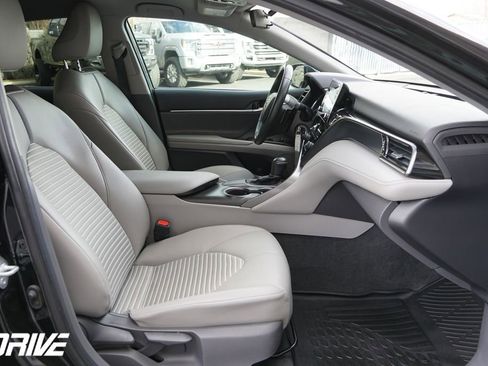 Used 2021 Toyota Camry SE image 38