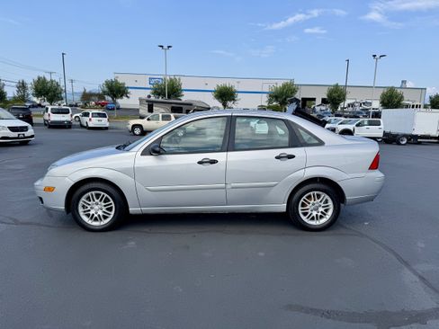 Used 2005 Ford Focus ZX4 Sedan FWD image 6