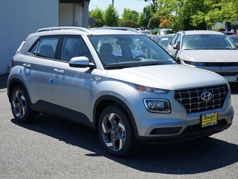 Certified 2025 Hyundai Venue SEL image 3