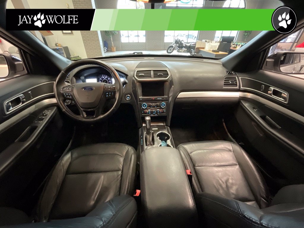 Used 2017 Ford Explorer XLT w/ Equipment Group 202A AWD/4WD image 8