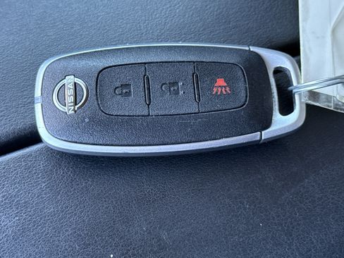 Used 2023 Nissan Rogue S image 34