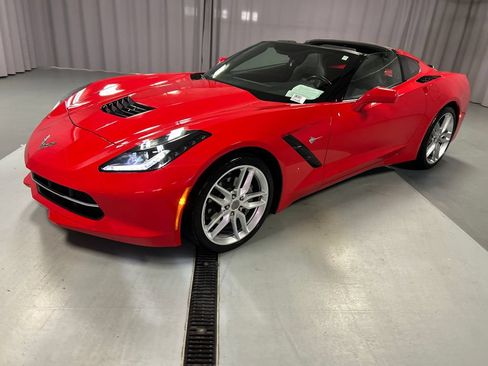 Used 2018 Chevrolet Corvette Stingray Coupe w/ 1LT RWD image 3