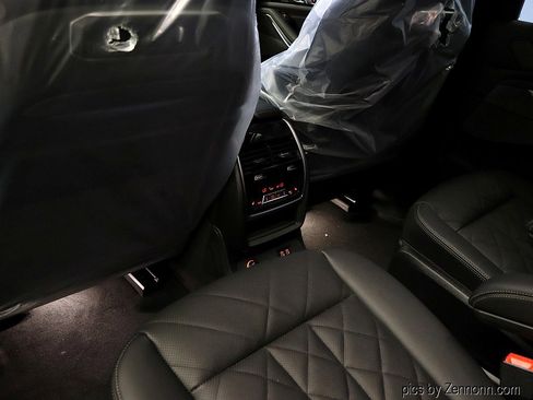 Used 2026 BMW X7 xDrive40i w/ Executive Package image 15