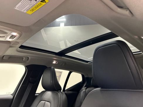 Used 2019 Volvo XC40 T5 Momentum AWD/4WD image 27