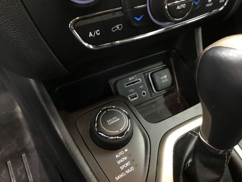 Used 2018 Jeep Cherokee Limited w/ High Altitude Package image 27