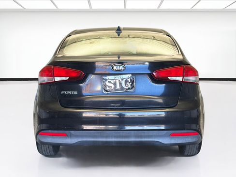 Used 2017 Kia Forte LX image 5