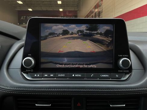 Used 2025 Nissan Rogue SV AWD/4WD image 31