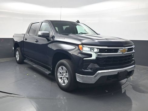 Used 2022 Chevrolet Silverado 1500 LT AWD/4WD image 2