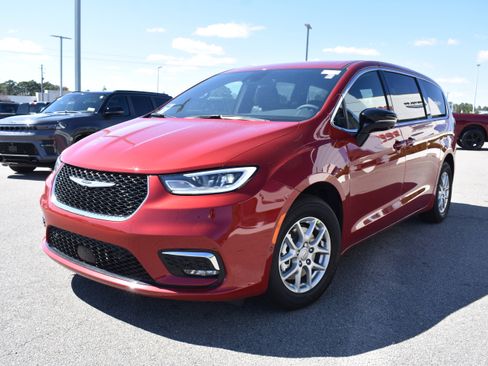 New 2026 Chrysler Pacifica Select image 5